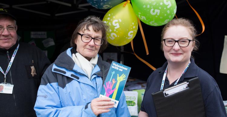 Volunteer speaking to a member of the public at an event